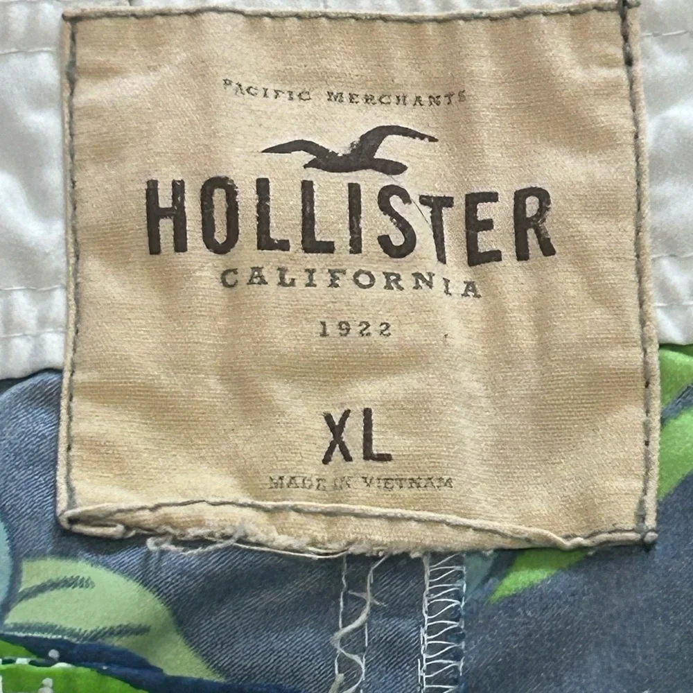 Hollister Men’s XL Cargo Floral Board Shorts